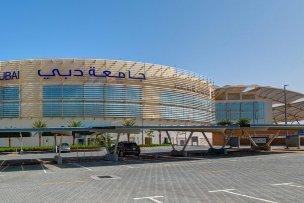 جامعة دبي تقدم 16 نوعا من المنح الدراسية والتخفيضات للطلبة المواطنين والمقيمين